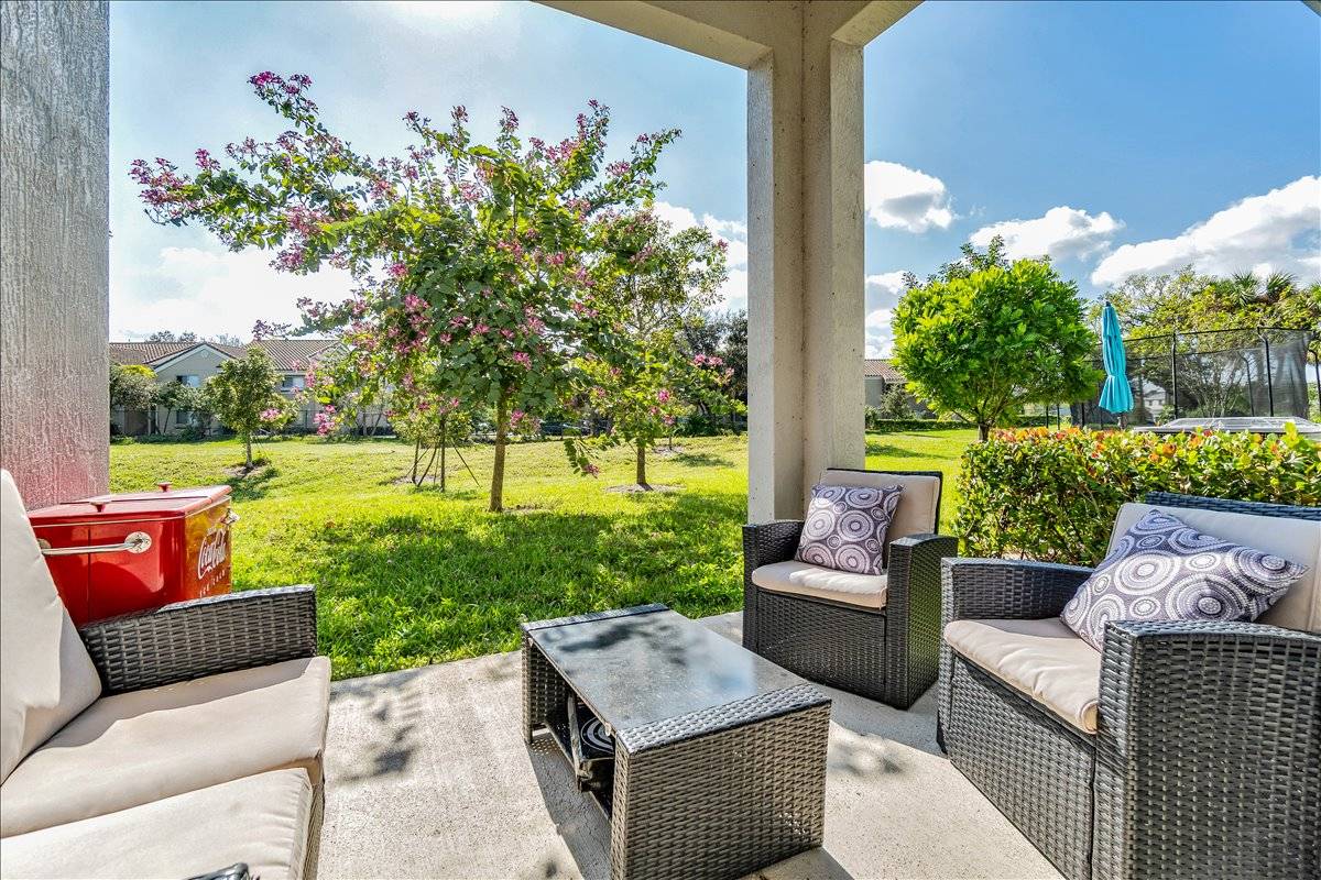 21-DSC08055 Spacious Living in Pompano Beach
