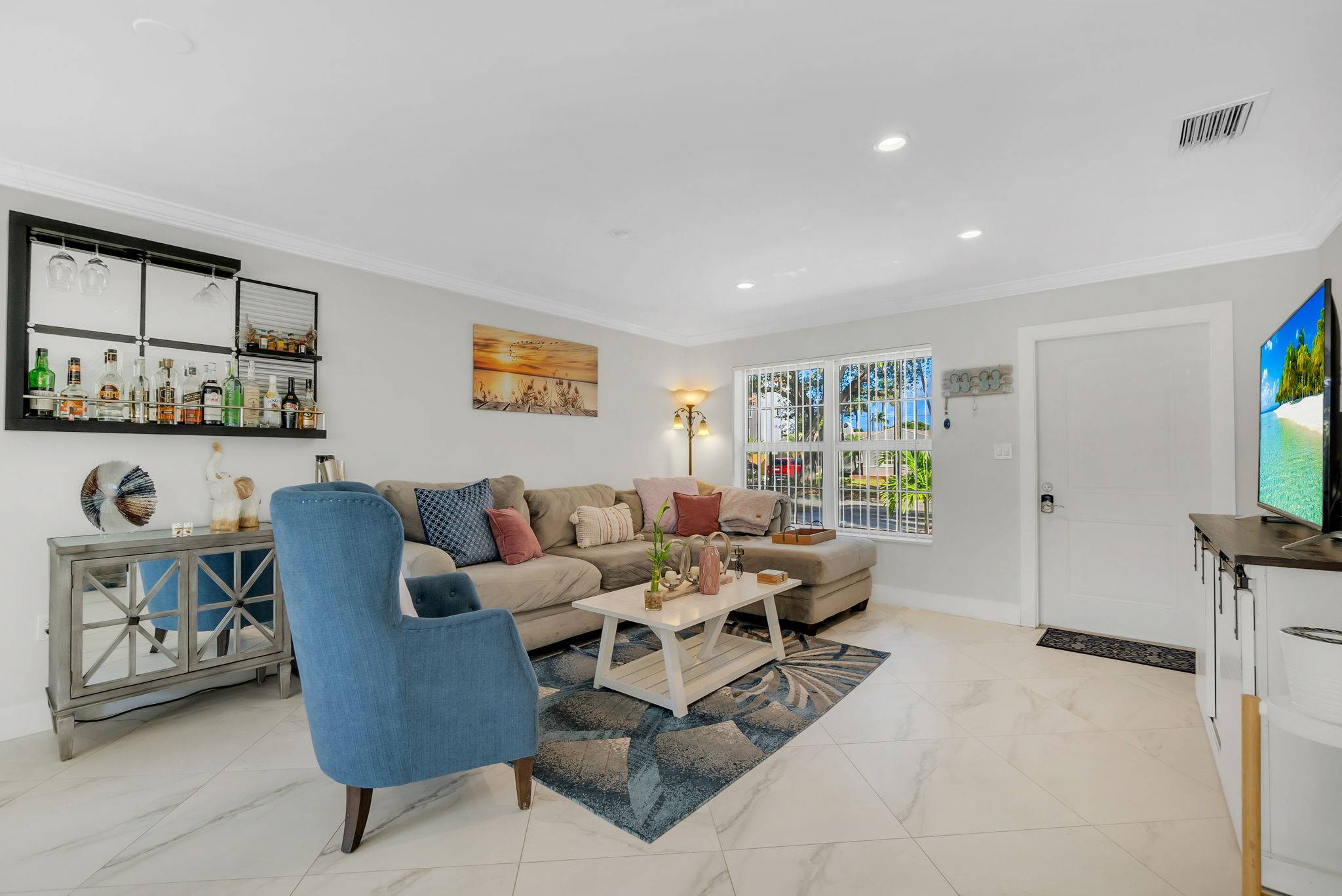 23-web-or-mls-DSC03248 Flexible Living & Income Potential in Hollywood