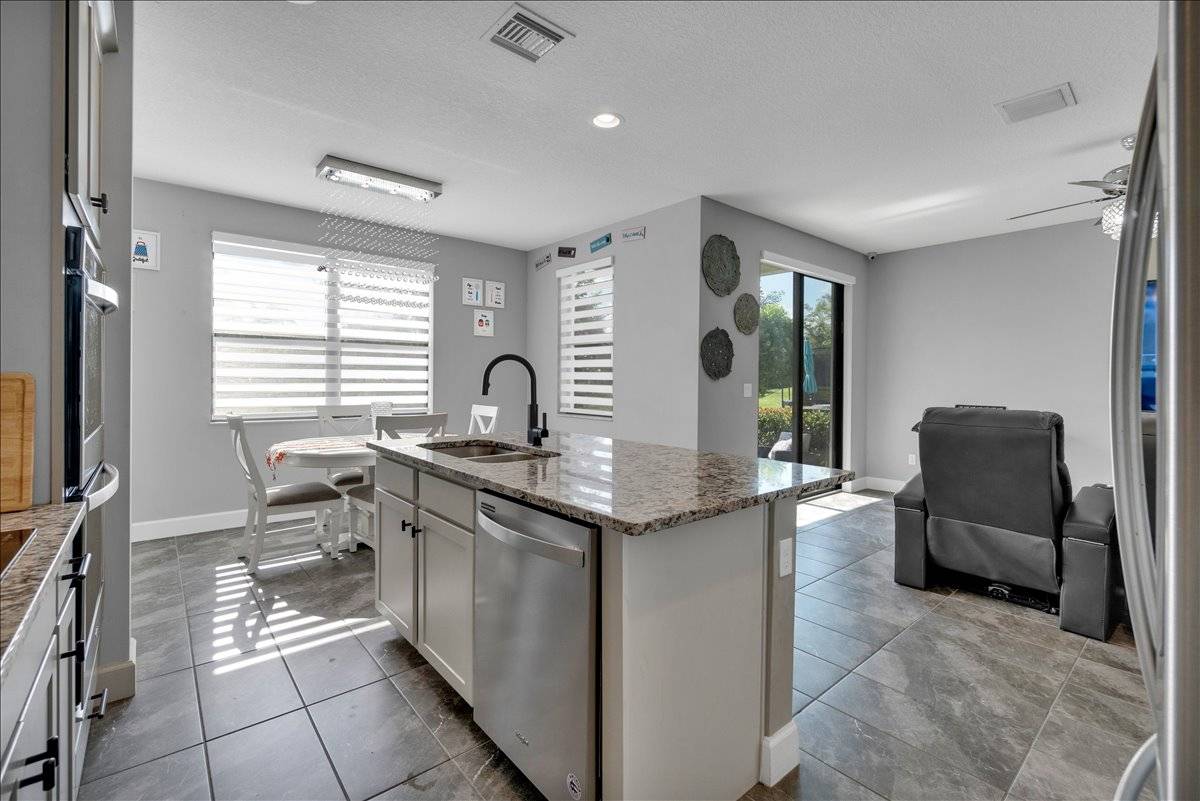 24-DSC08050 Spacious Living in Pompano Beach