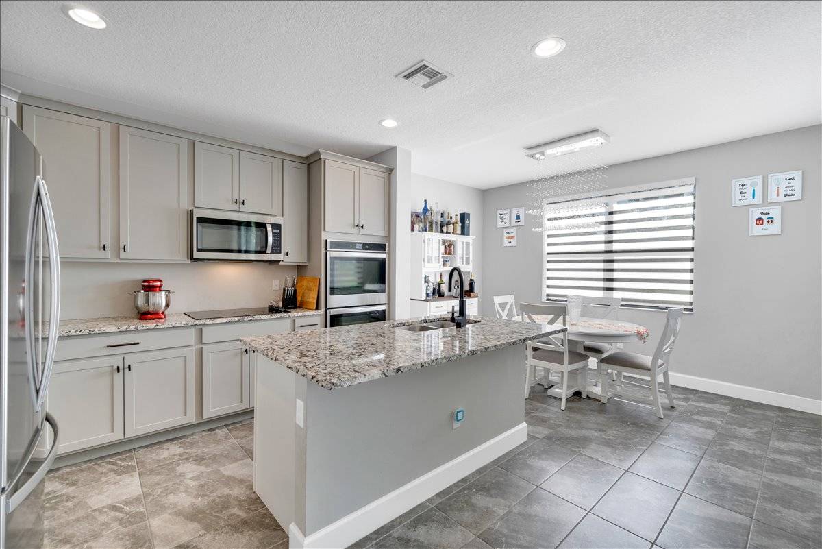 25-DSC08037 Spacious Living in Pompano Beach