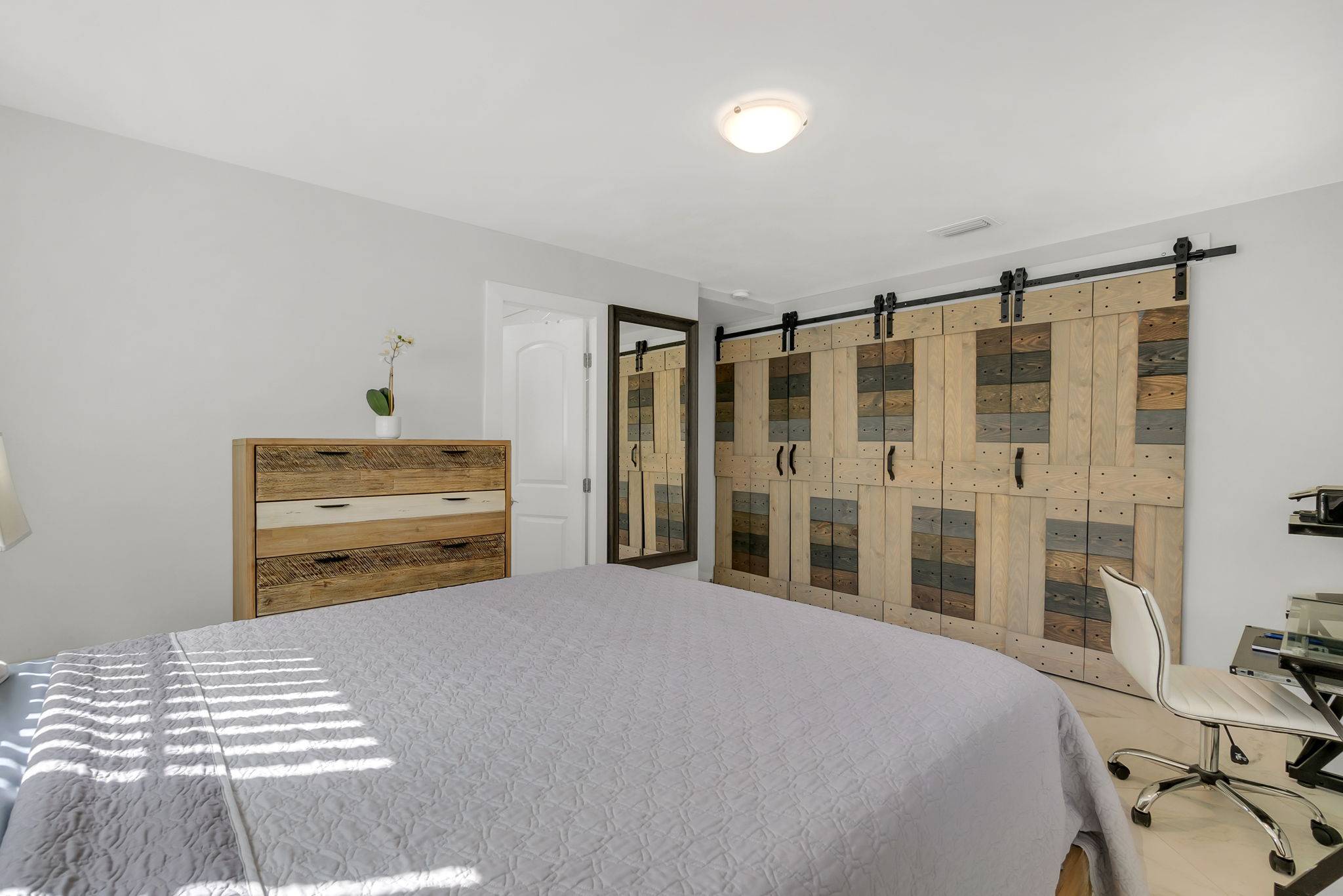 26-web-or-mls-DSC03223 Flexible Living & Income Potential in Hollywood