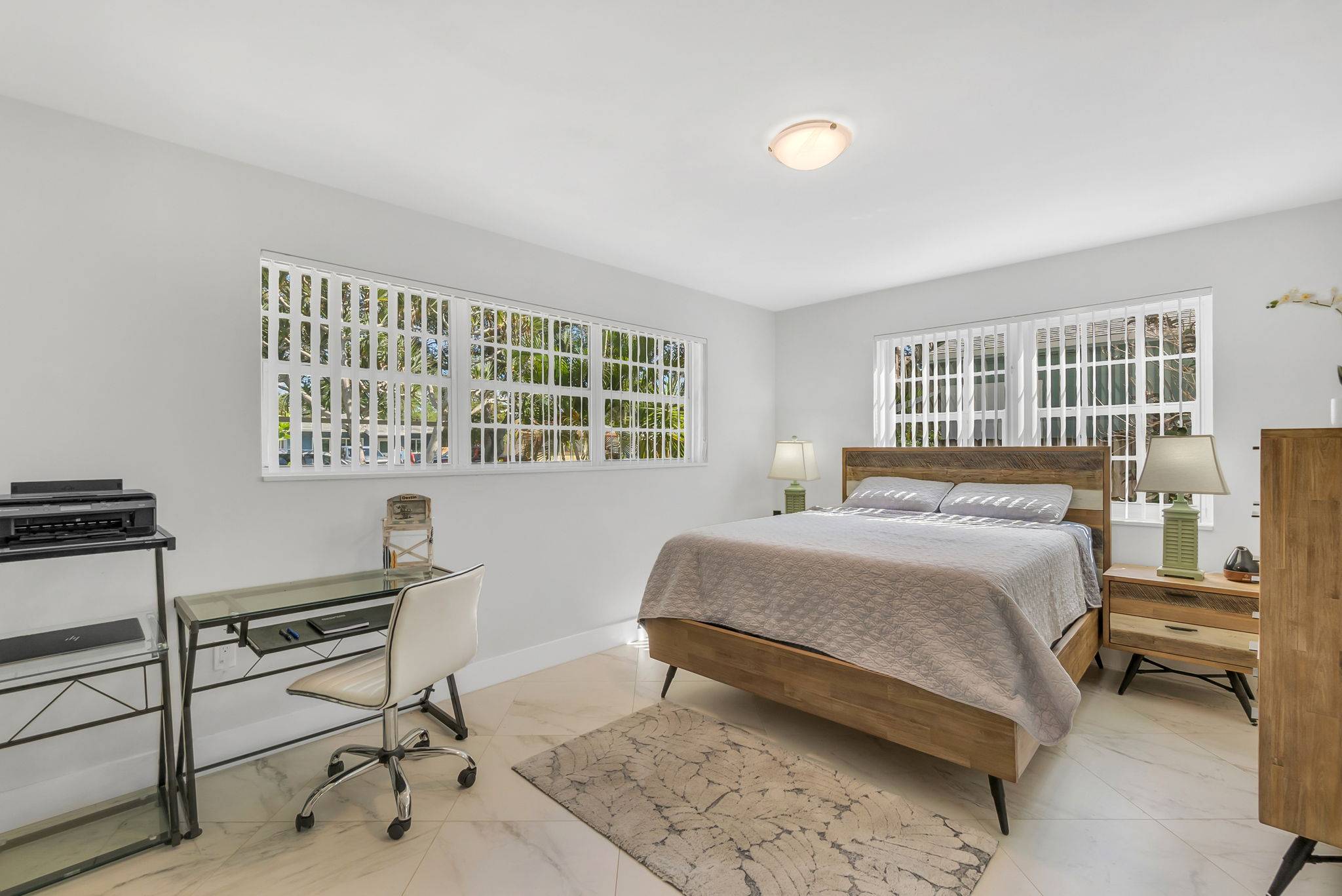 27-web-or-mls-DSC03228 Flexible Living & Income Potential in Hollywood