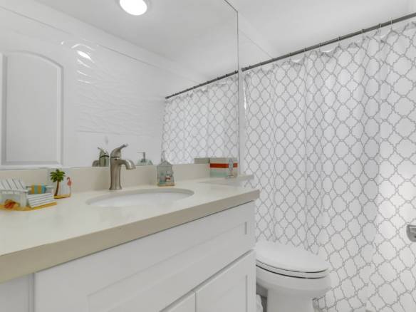 Flexible Living & Income Potential in Hollywood