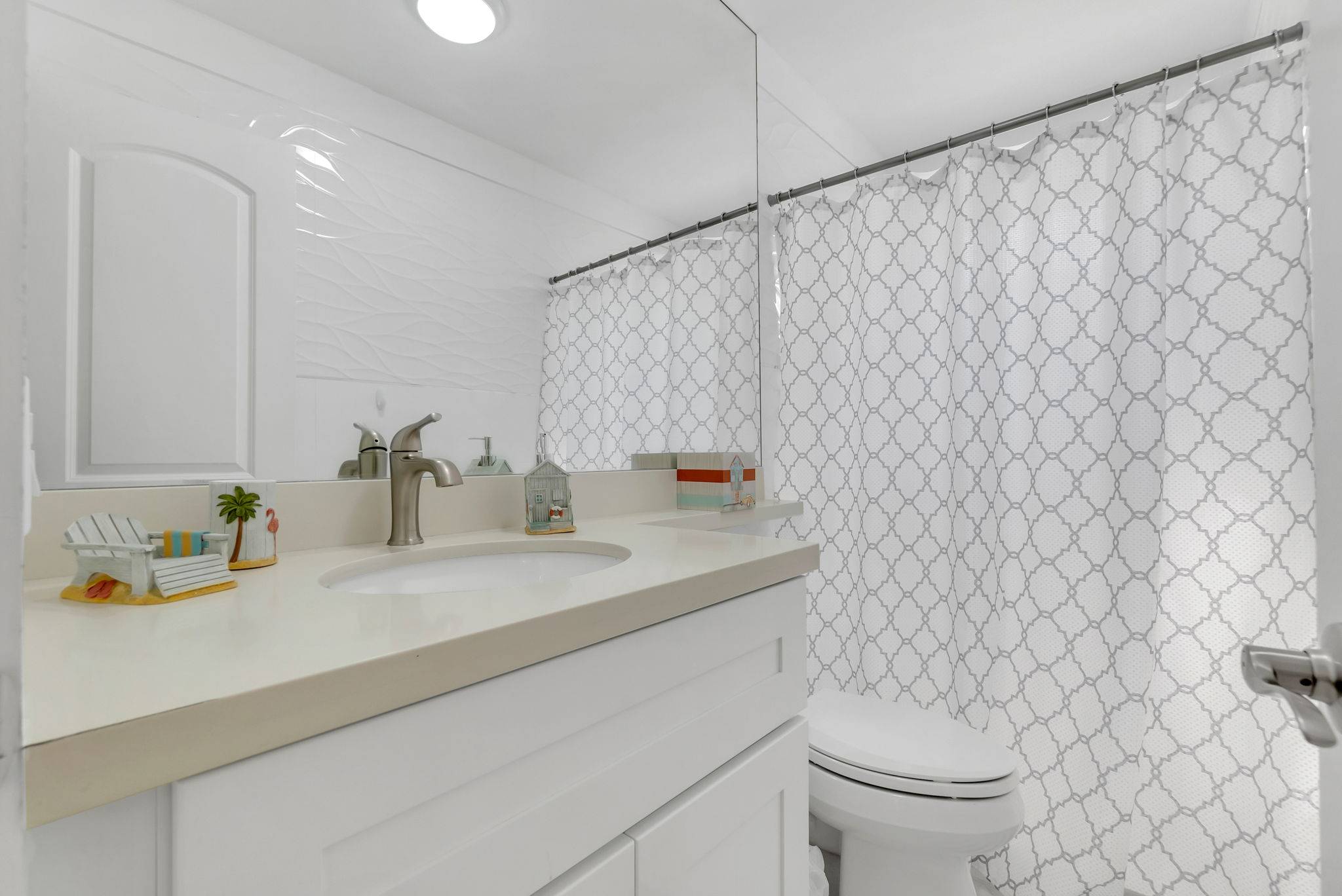 29-web-or-mls-DSC03213 Flexible Living & Income Potential in Hollywood