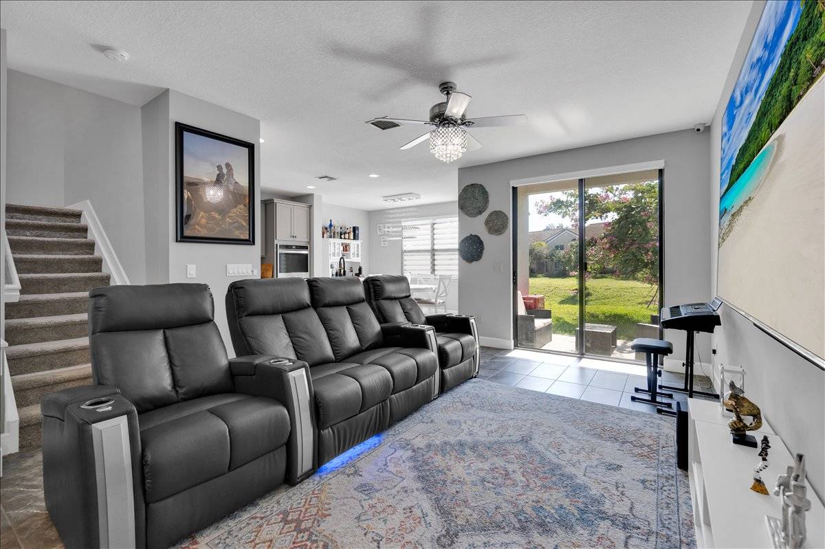 30-DSC08000 Spacious Living in Pompano Beach