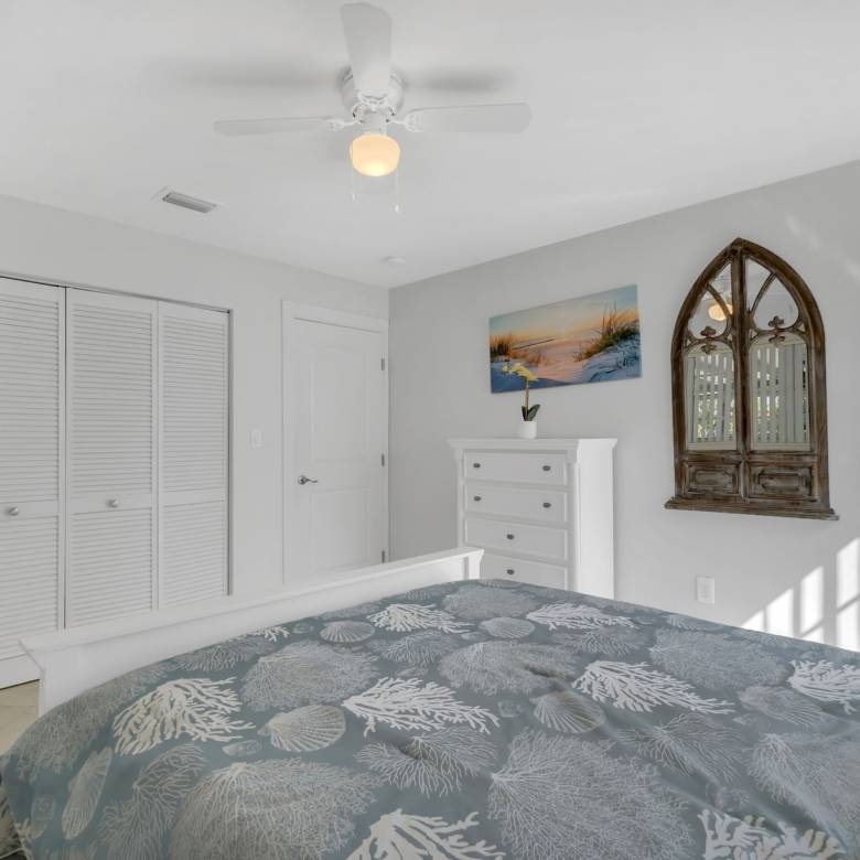 Flexible Living & Income Potential in Hollywood