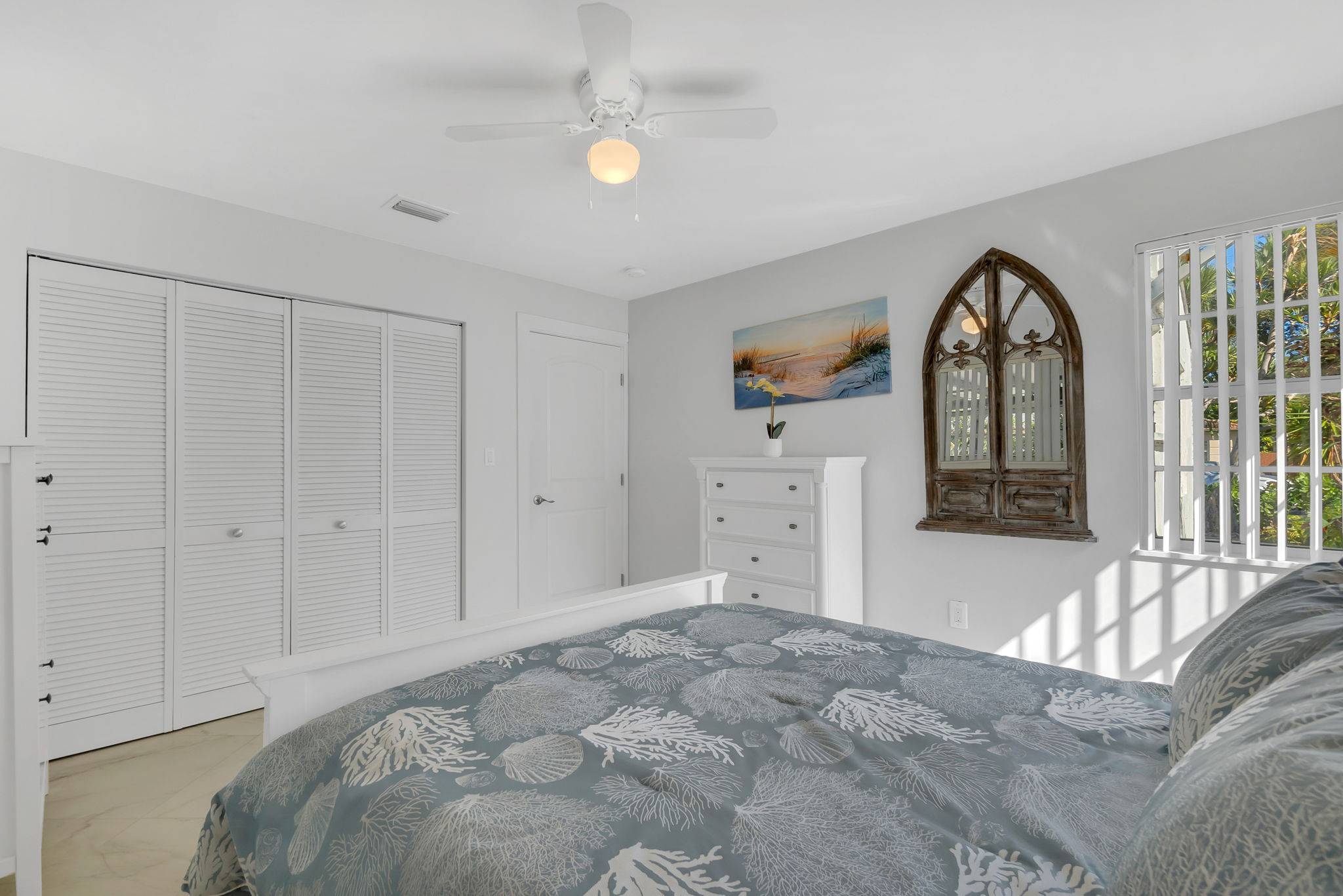 33-web-or-mls-DSC03203 Flexible Living & Income Potential in Hollywood