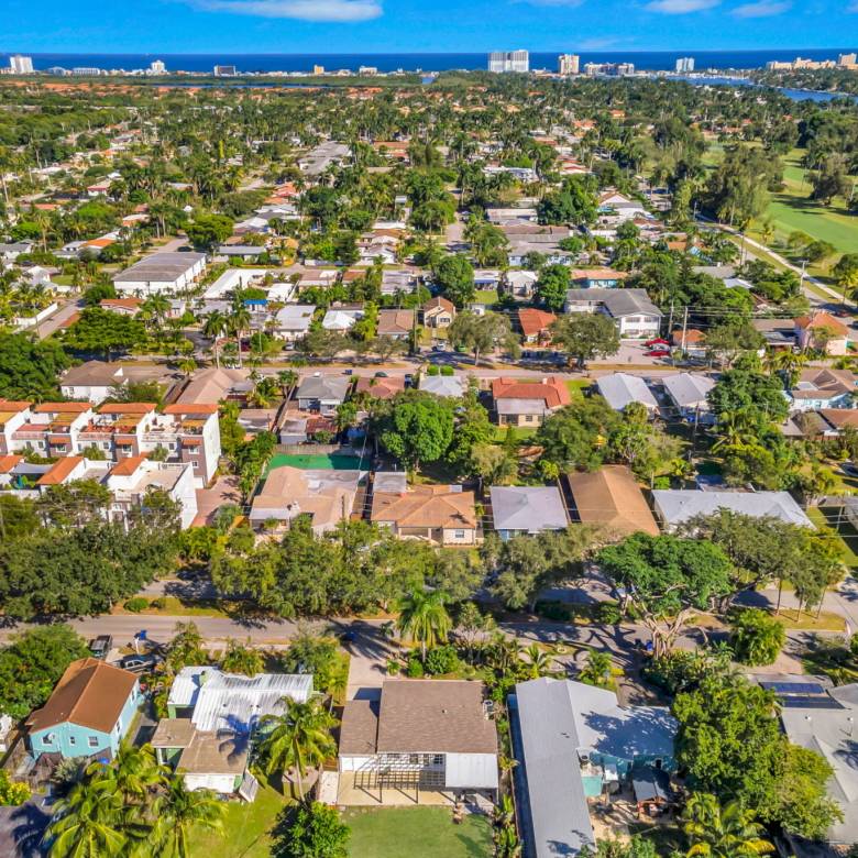 Flexible Living & Income Potential in Hollywood