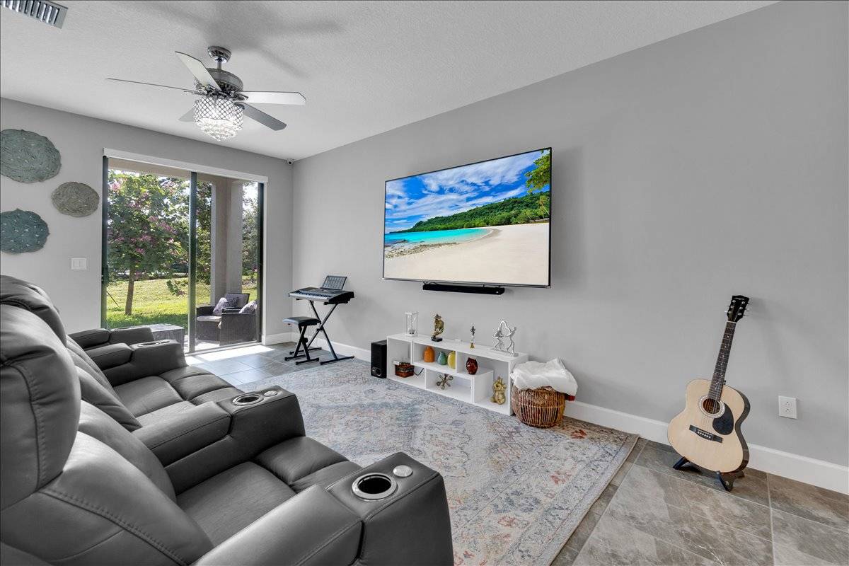 37-DSC07982 Spacious Living in Pompano Beach