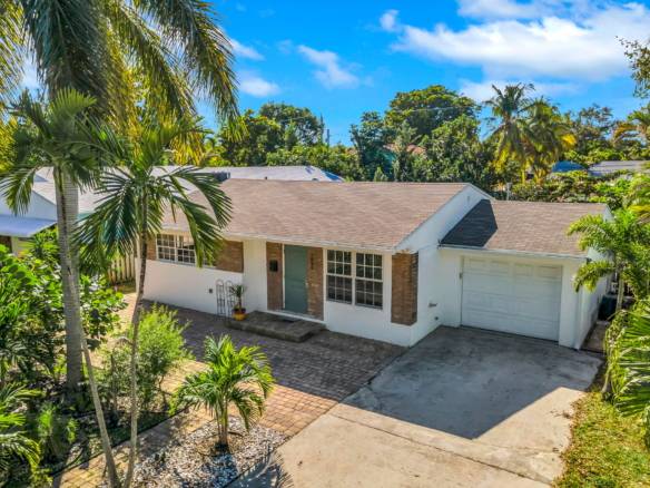 Flexible Living & Income Potential in Hollywood
