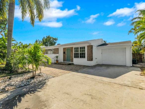 Flexible Living & Income Potential in Hollywood