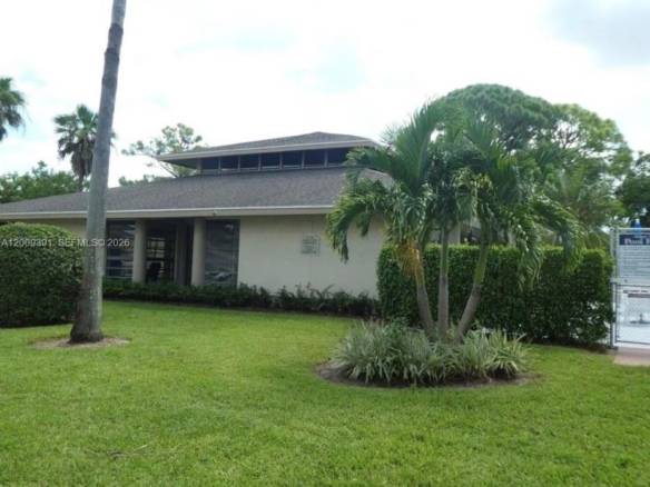 Convenient Condo Living in West Palm Beach