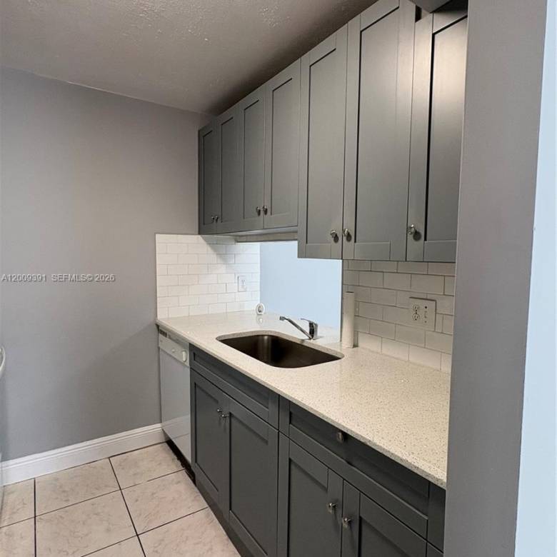 Convenient Condo Living in West Palm Beach