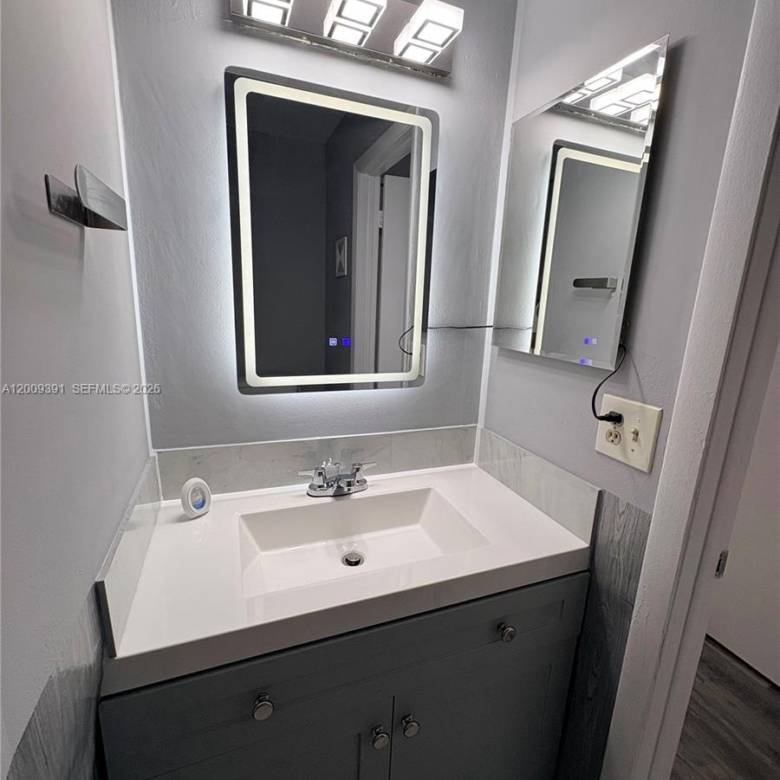 Convenient Condo Living in West Palm Beach