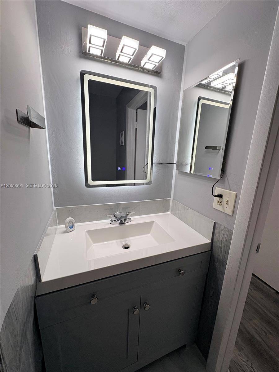 GetMedia (17) Convenient Condo Living in West Palm Beach