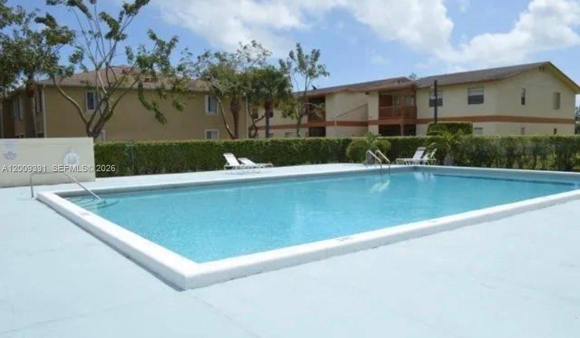 GetMedia (2) Convenient Condo Living in West Palm Beach