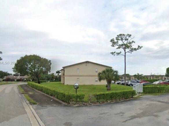 Convenient Condo Living in West Palm Beach