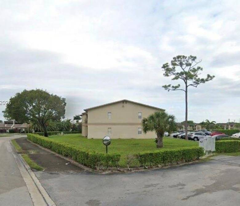 Convenient Condo Living in West Palm Beach