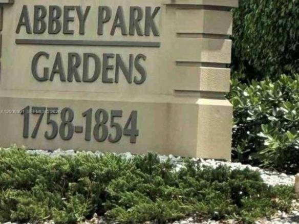 Convenient Condo Living in West Palm Beach