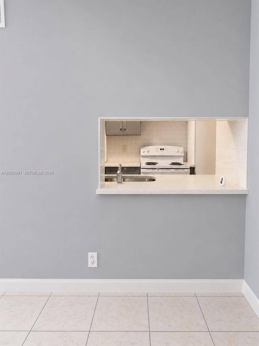 GetMedia (8) Convenient Condo Living in West Palm Beach