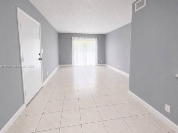 Convenient Condo Living in West Palm Beach