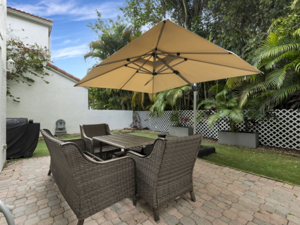 Modern Living Meets Comfort in Coral Springs