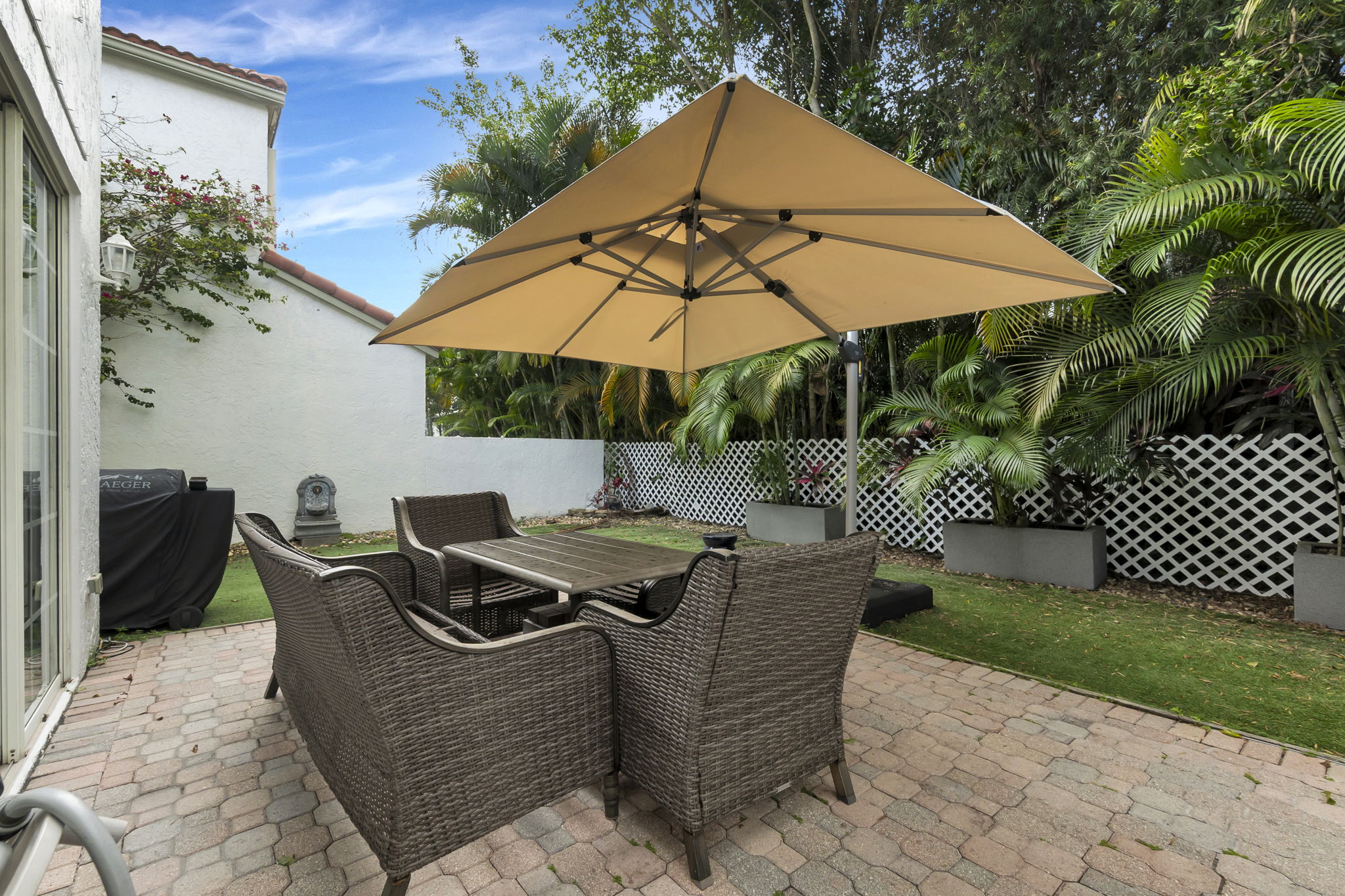 Modern Living Meets Comfort in Coral Springs