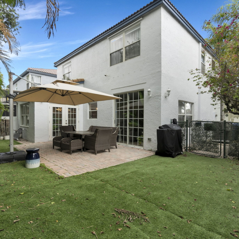 Modern Living Meets Comfort in Coral Springs