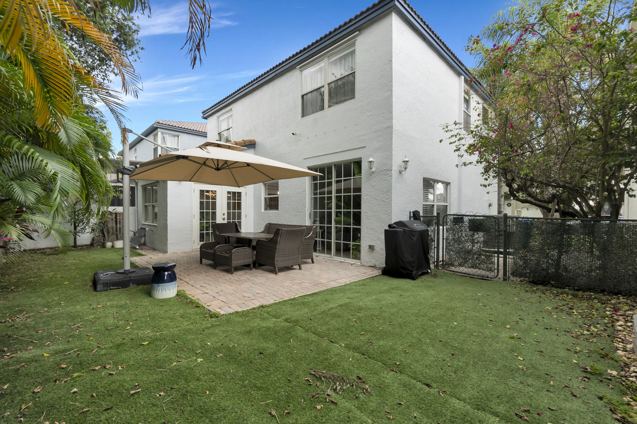 Modern Living Meets Comfort in Coral Springs