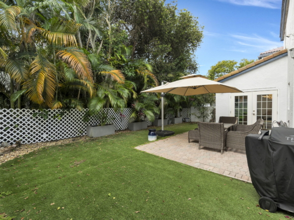 Modern Living Meets Comfort in Coral Springs
