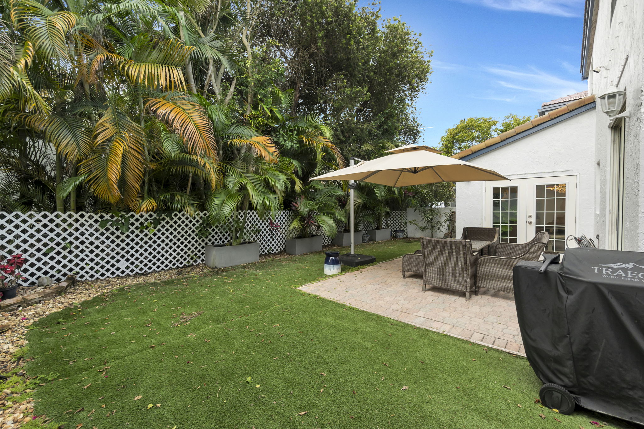 Modern Living Meets Comfort in Coral Springs