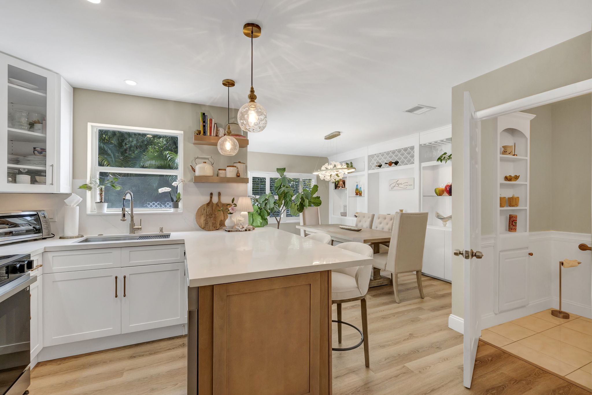Modern Living Meets Comfort in Coral Springs