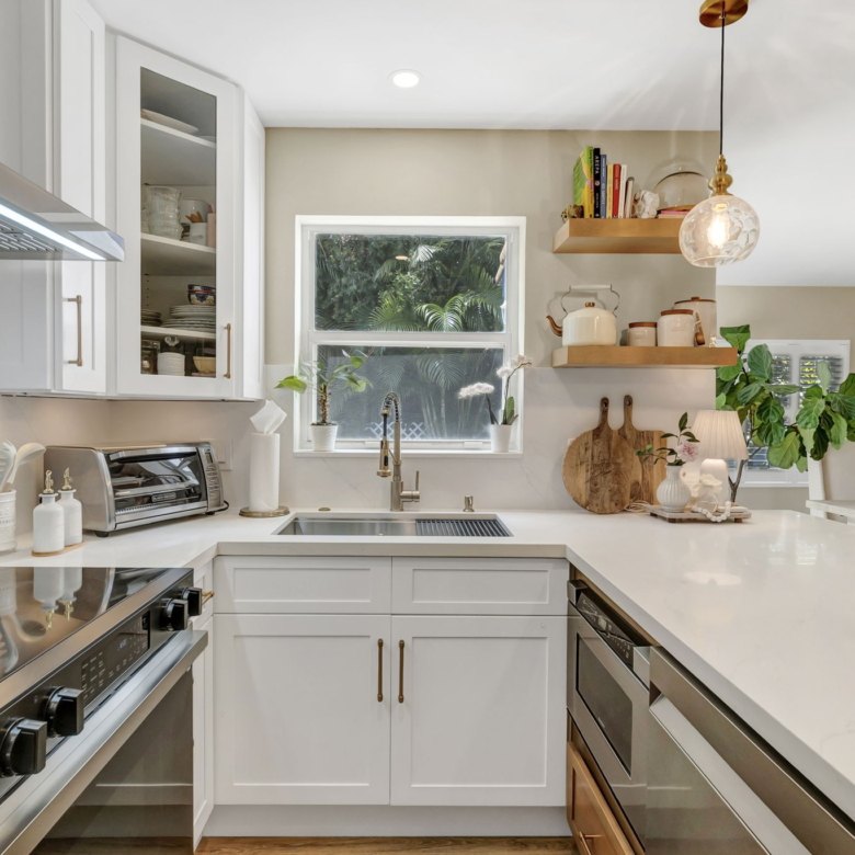 Modern Living Meets Comfort in Coral Springs