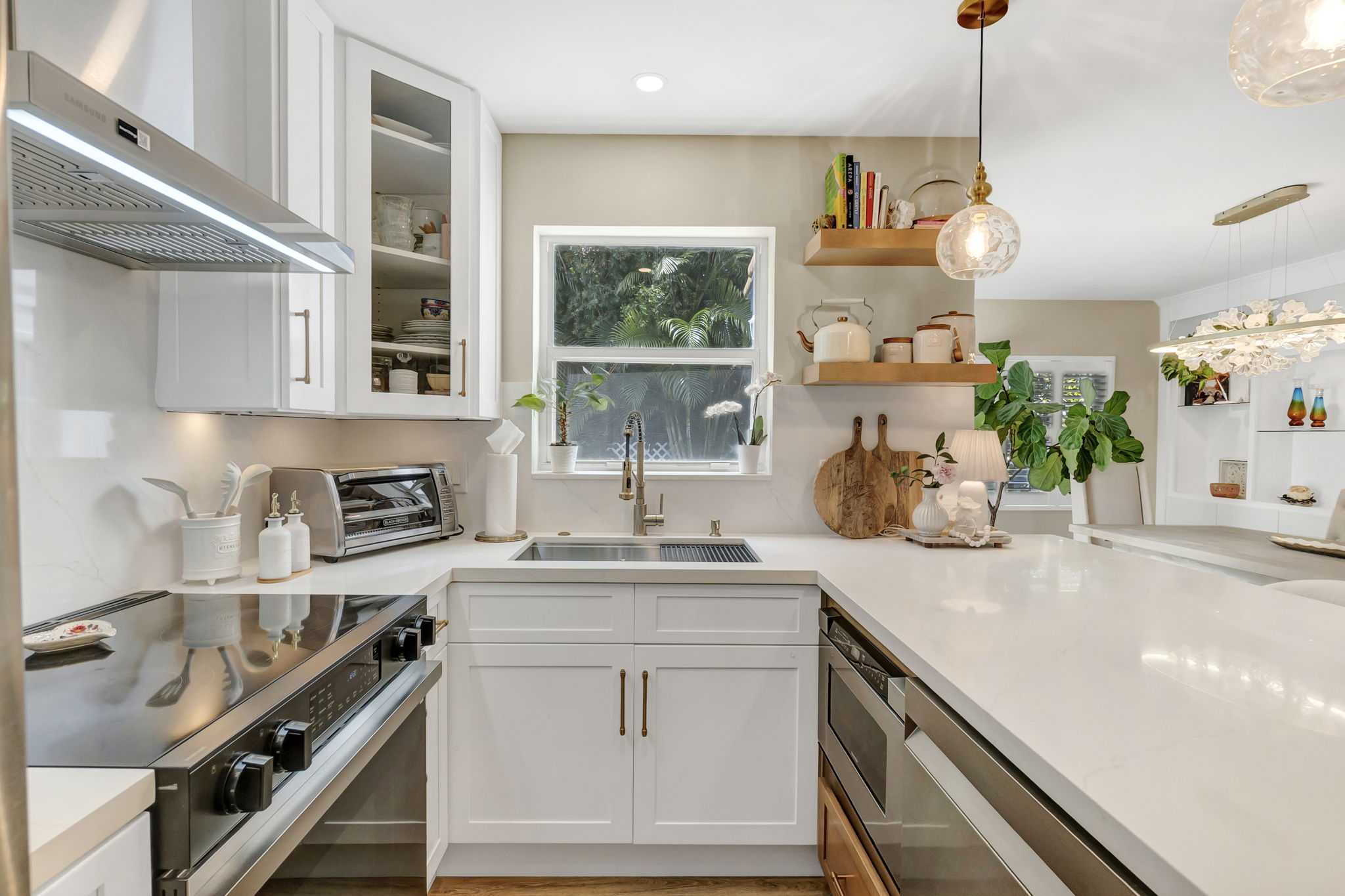 Modern Living Meets Comfort in Coral Springs