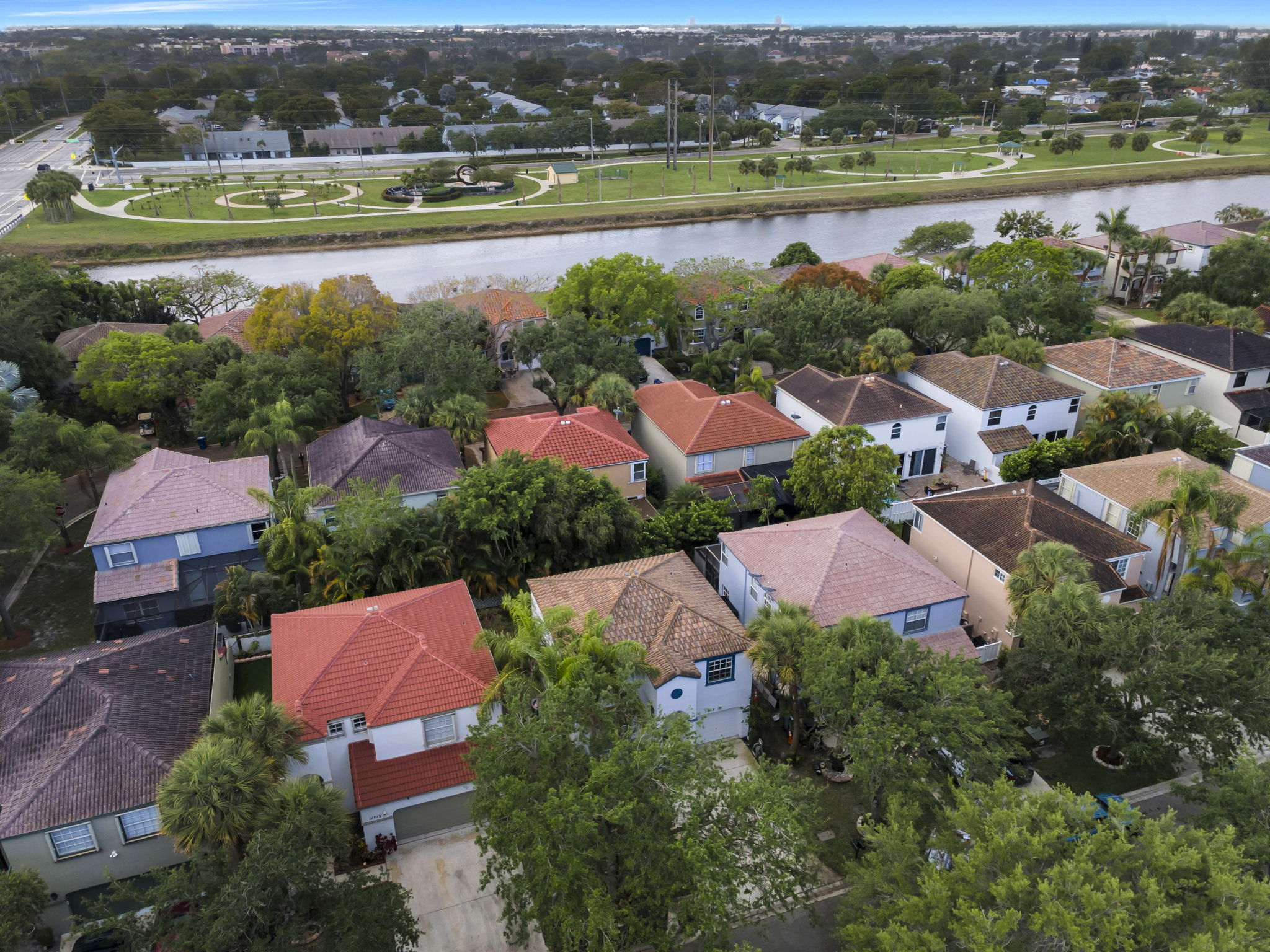 Modern Living Meets Comfort in Coral Springs