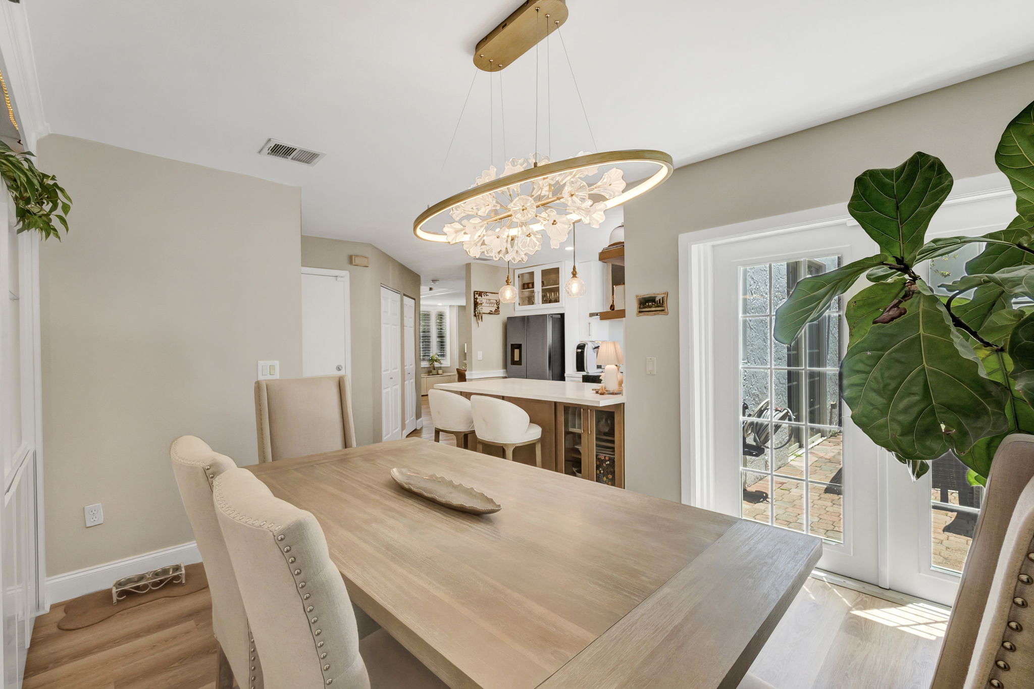Modern Living Meets Comfort in Coral Springs