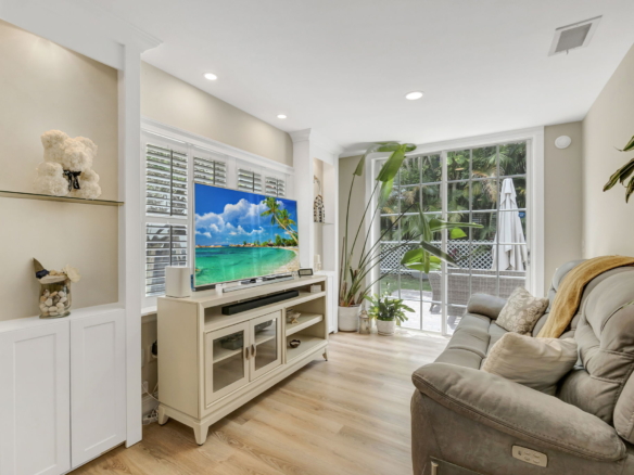 Modern Living Meets Comfort in Coral Springs