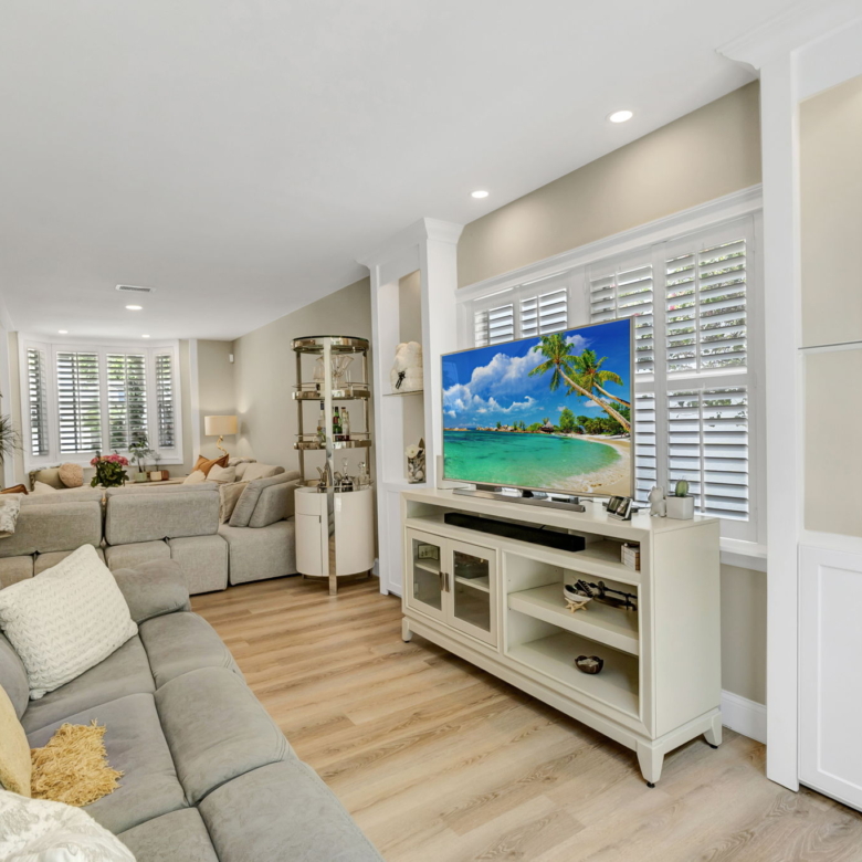Modern Living Meets Comfort in Coral Springs