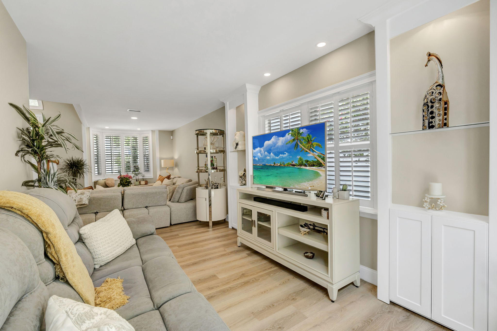 Modern Living Meets Comfort in Coral Springs