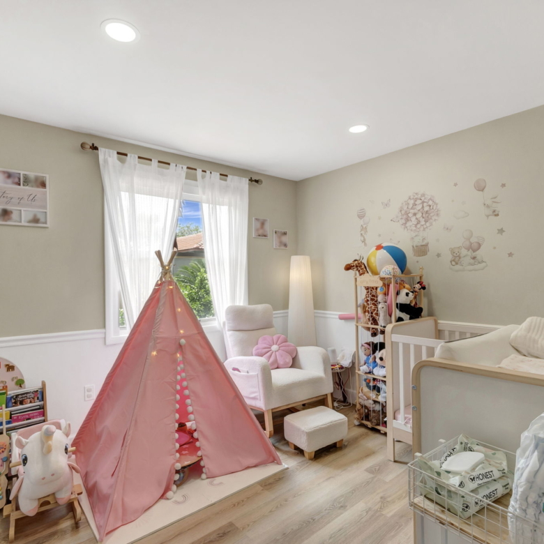 Modern Living Meets Comfort in Coral Springs