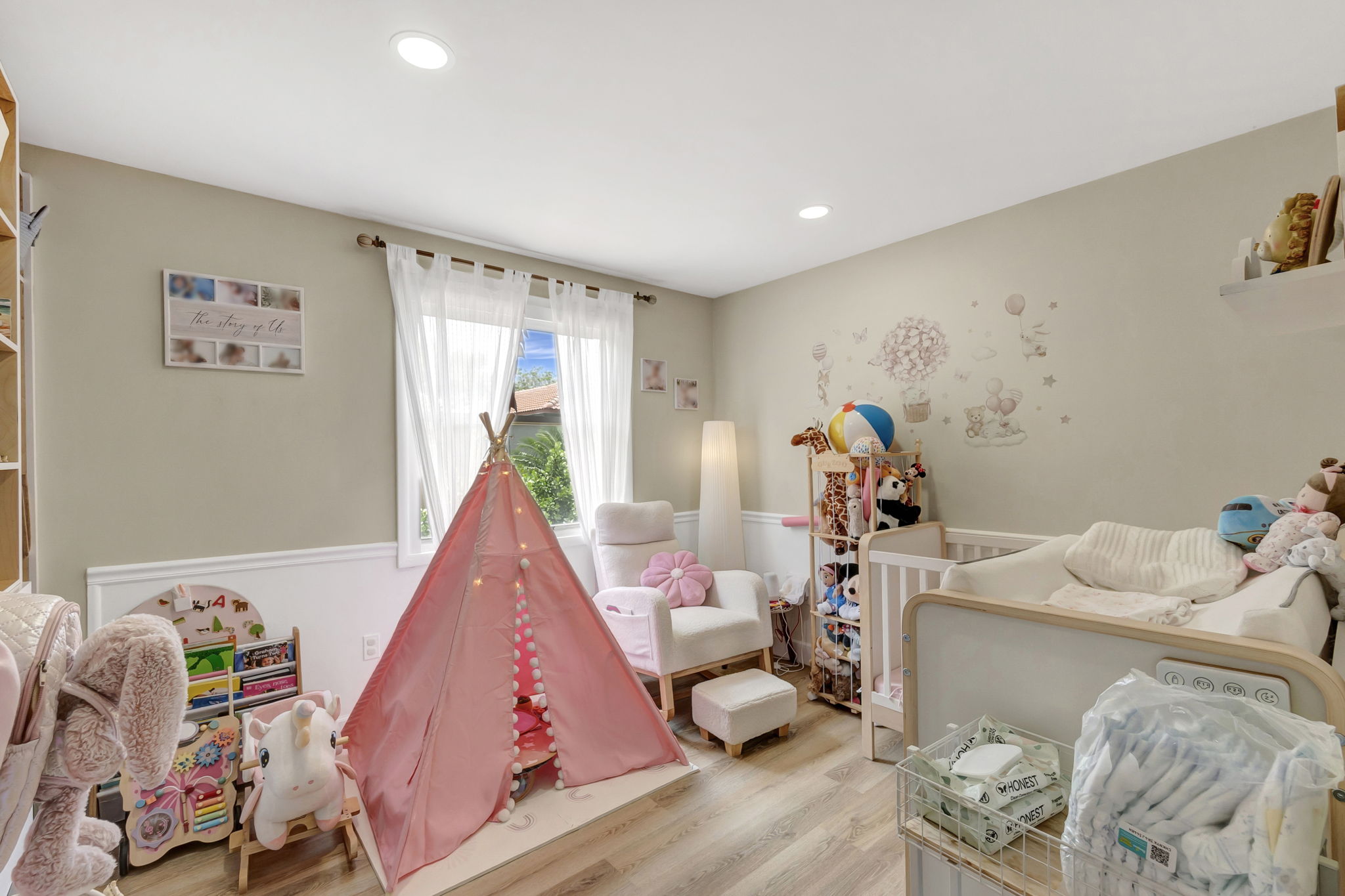 Modern Living Meets Comfort in Coral Springs