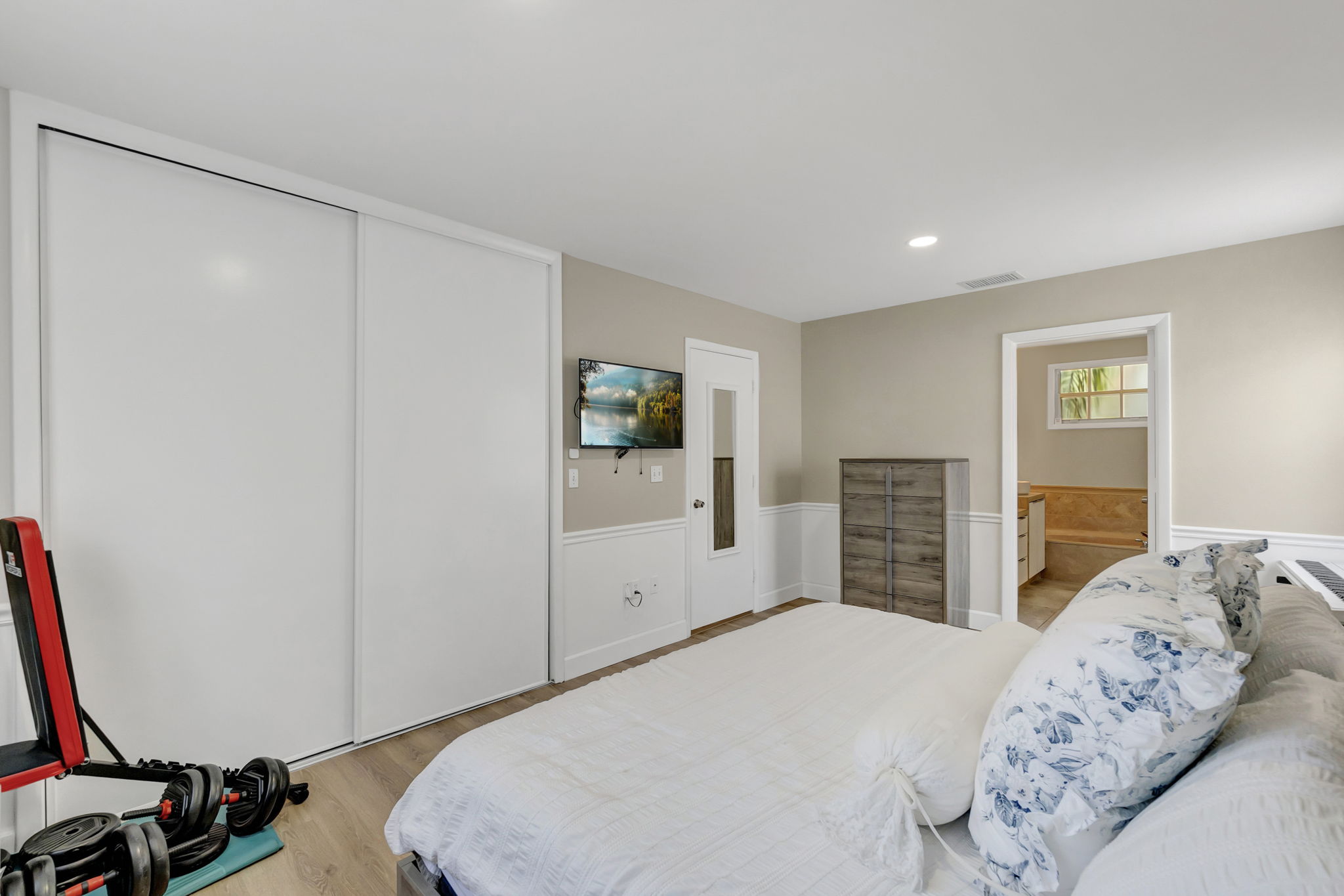 Modern Living Meets Comfort in Coral Springs