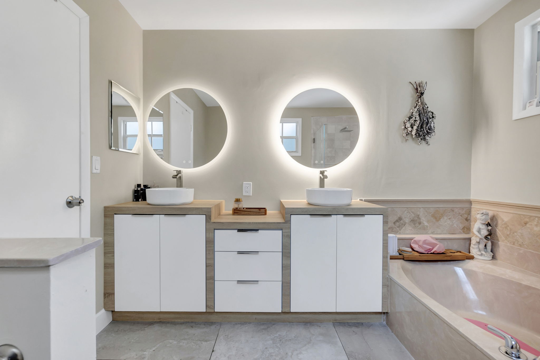 Modern Living Meets Comfort in Coral Springs