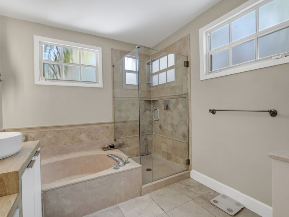 Modern Living Meets Comfort in Coral Springs