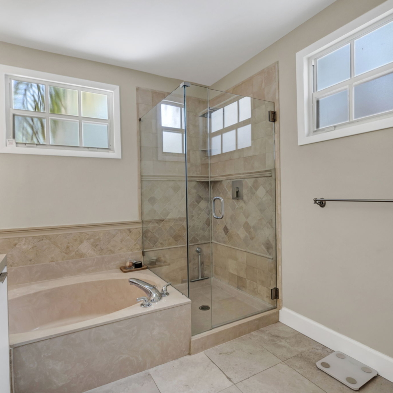 Modern Living Meets Comfort in Coral Springs