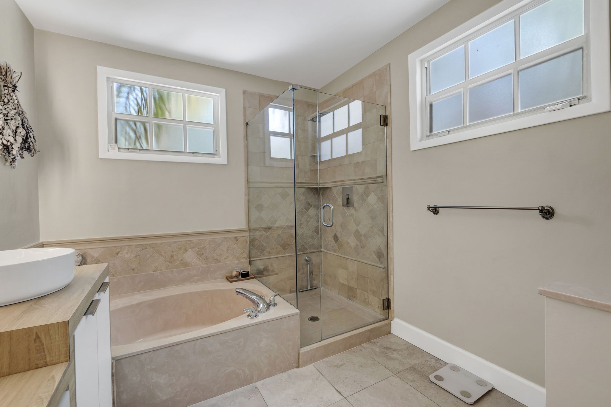 Modern Living Meets Comfort in Coral Springs