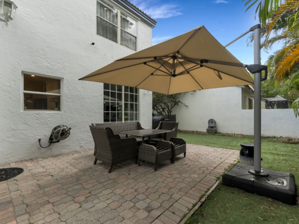 Modern Living Meets Comfort in Coral Springs