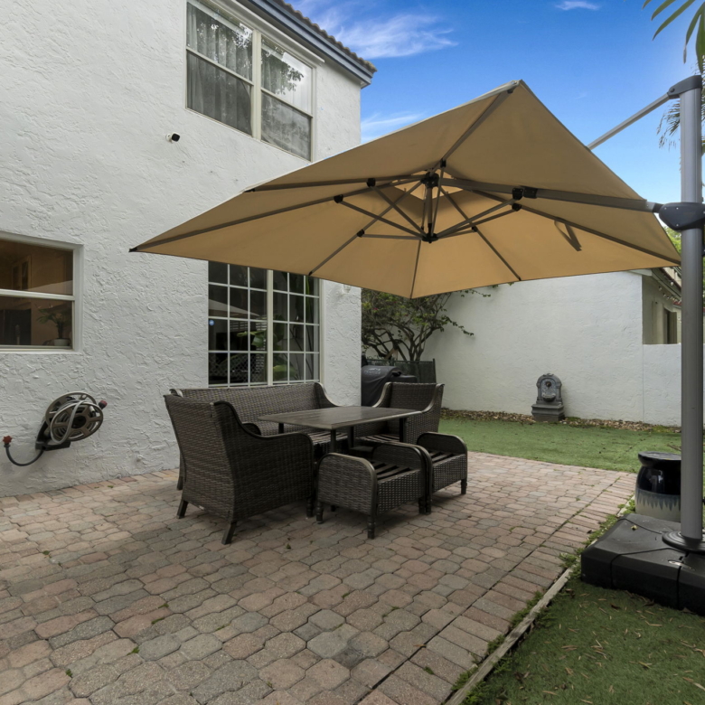 Modern Living Meets Comfort in Coral Springs