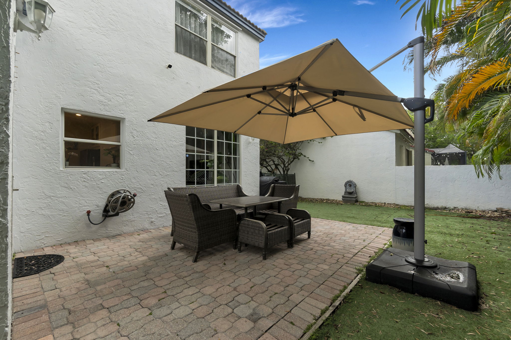 Modern Living Meets Comfort in Coral Springs