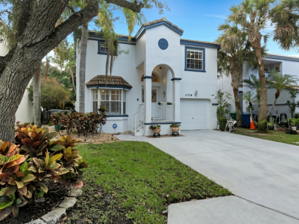 Modern Living Meets Comfort in Coral Springs